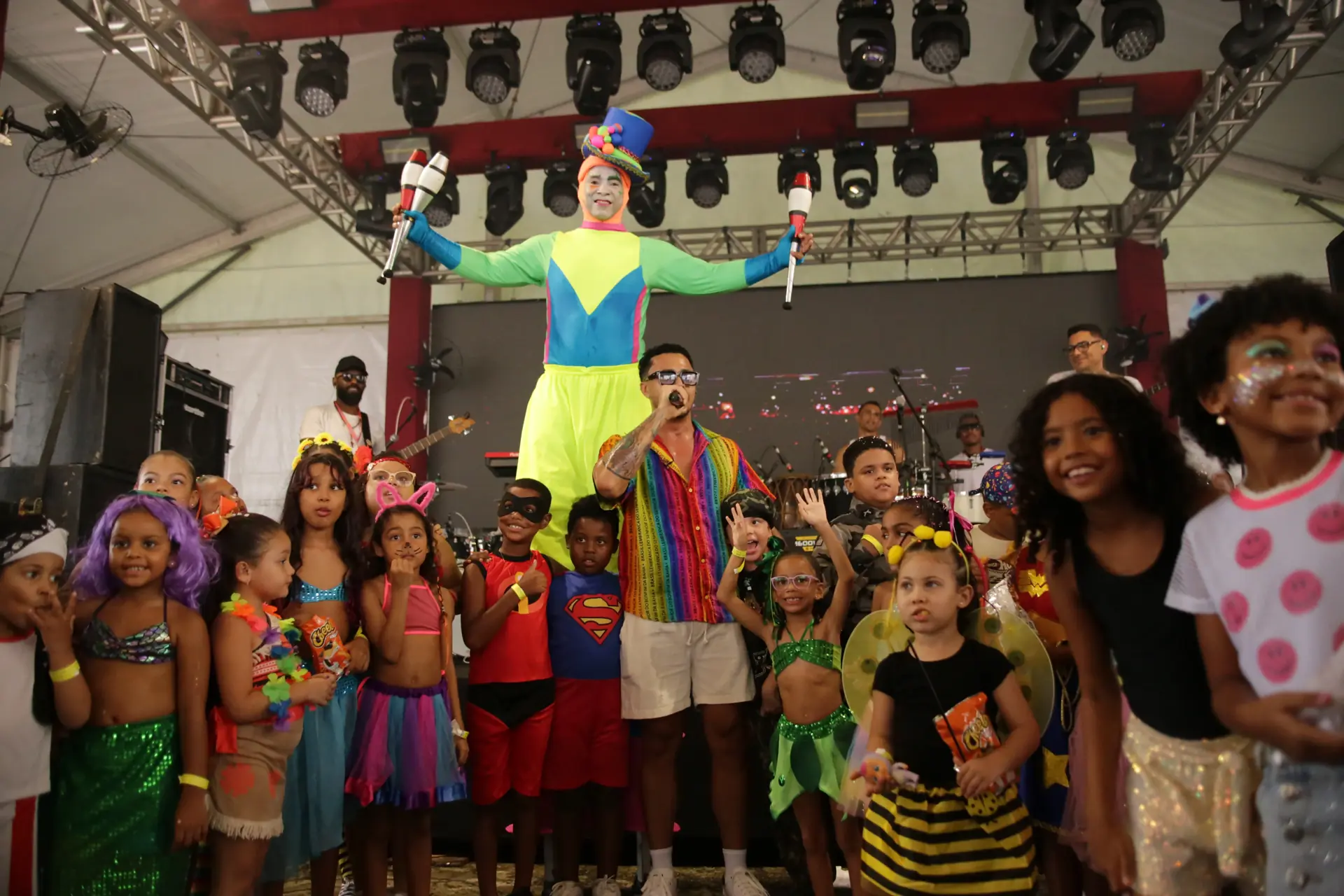 Fantasia e diversão no Baile Infantil